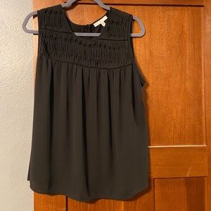 women’s black sleeveless tank